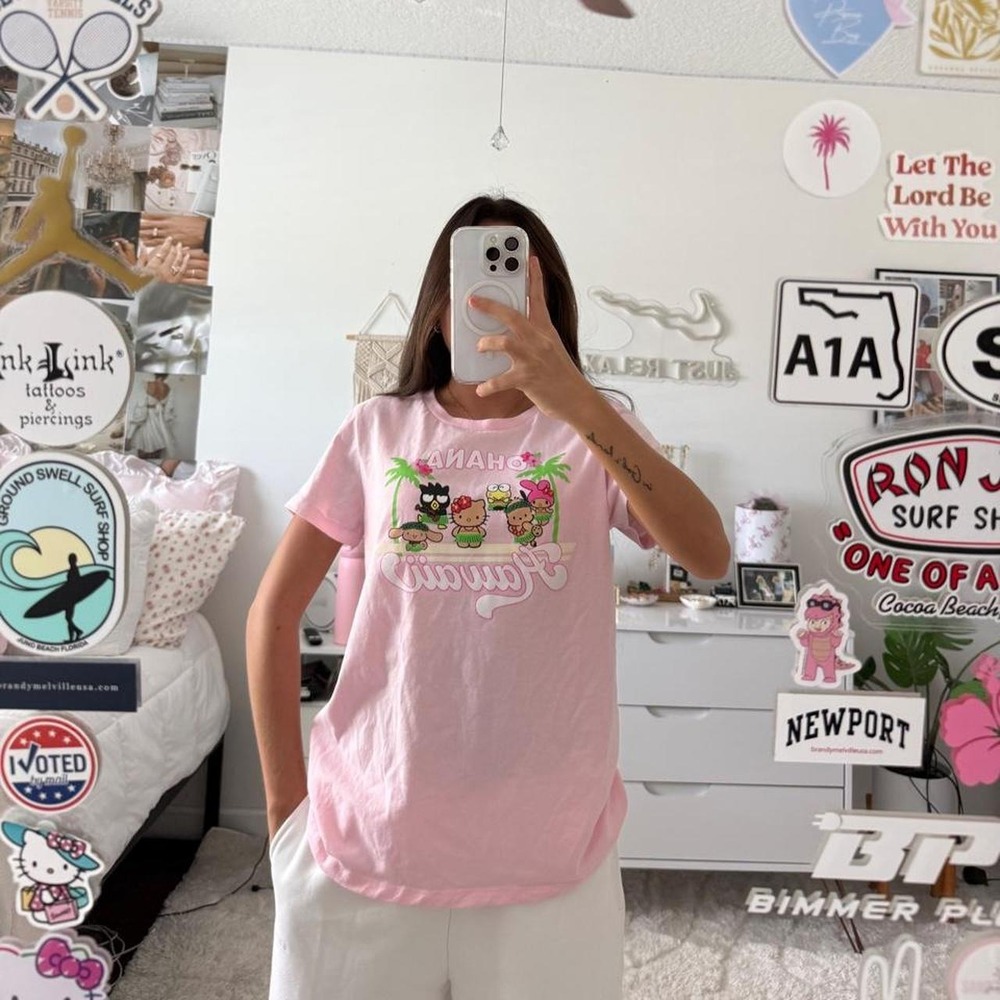 Pink Hawaiian hello kitty graphic t-shirt